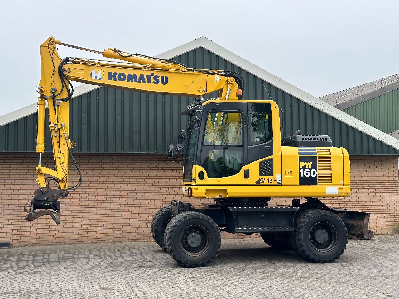Komatsu PW160-8 - Wheel excavator: picture 1 Komatsu PW160-8 - Wheel excavator: picture 1