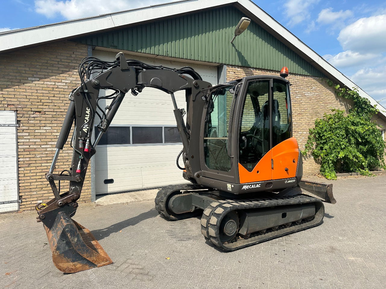 Mecalac 6MCR - Mini excavator: picture 3 Mecalac 6MCR - Mini excavator: picture 3