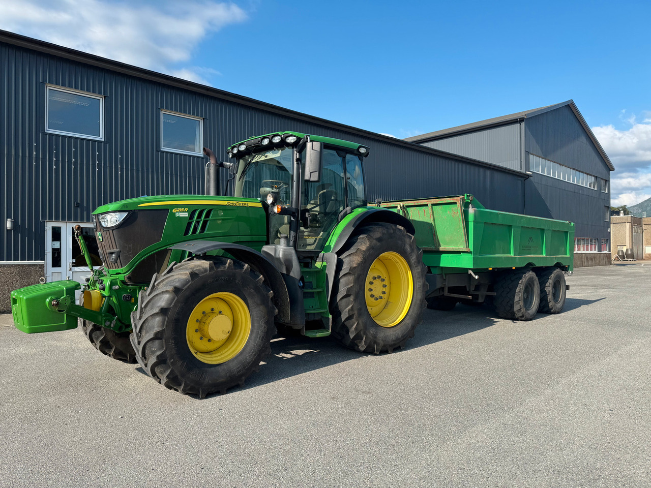 John Deere 6215R - Farm tractor: picture 1 John Deere 6215R - Farm tractor: picture 1