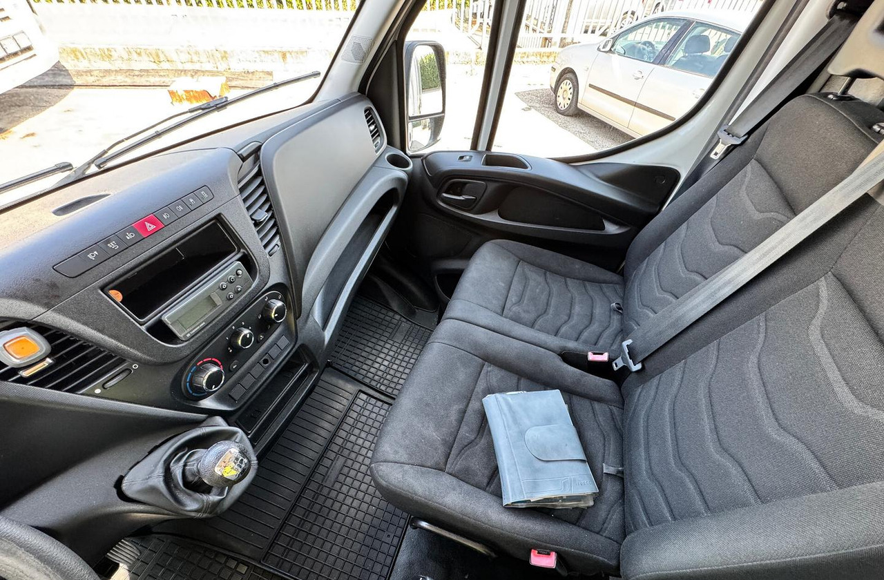 Refrigerated delivery van : picture 6