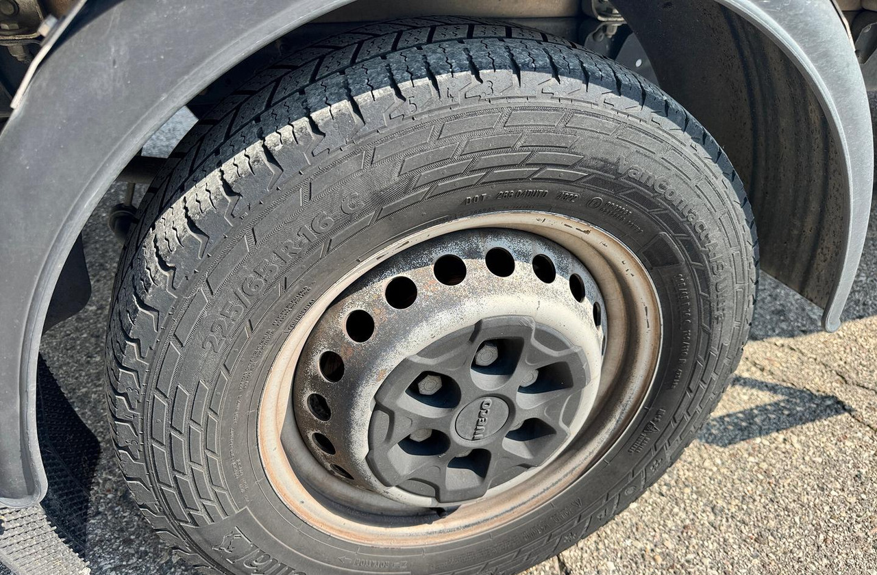 Refrigerated delivery van : picture 18