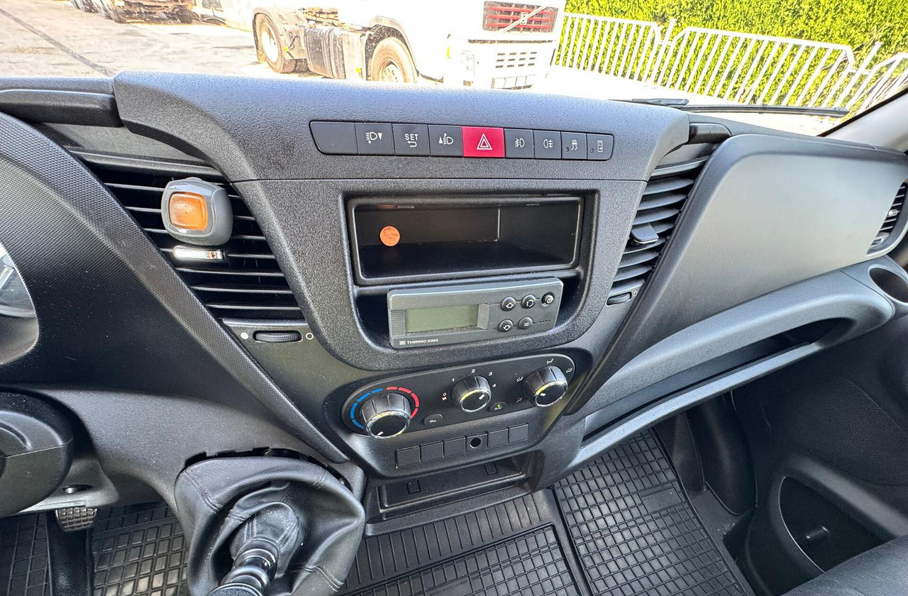 Refrigerated delivery van : picture 7