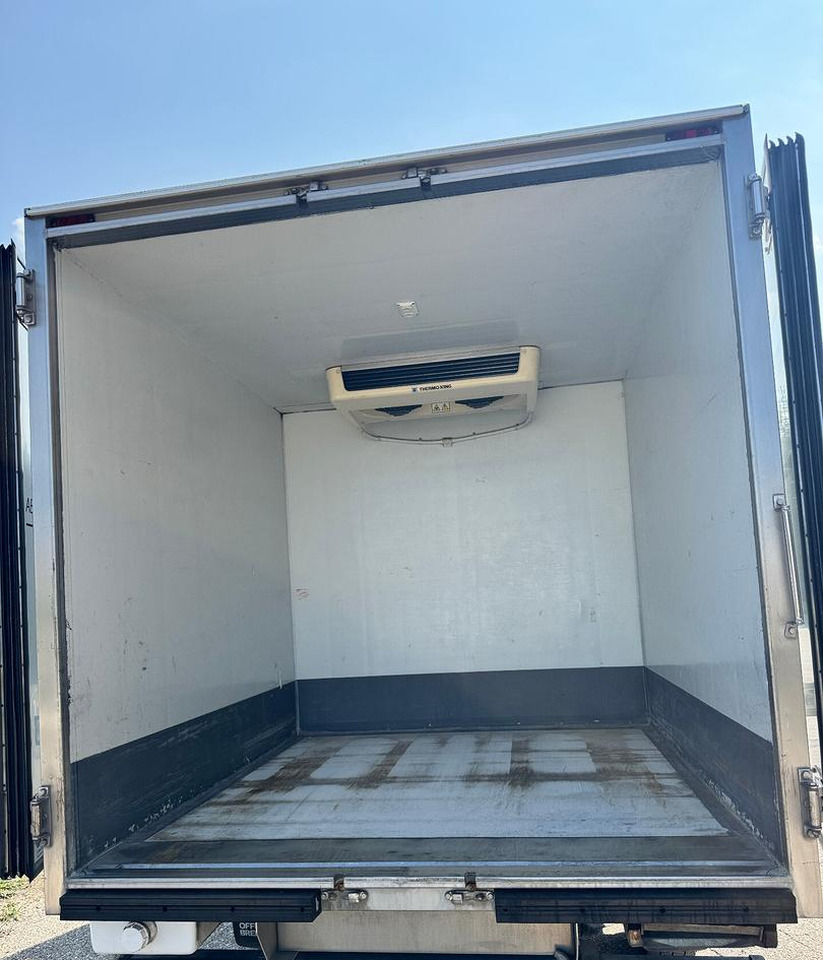 Refrigerated delivery van : picture 16