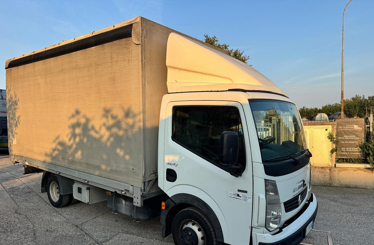 Renault Trucks Maxity 135.35 dxi - Curtain side truck: picture 3 Renault Trucks Maxity 135.35 dxi - Curtain side truck: picture 3