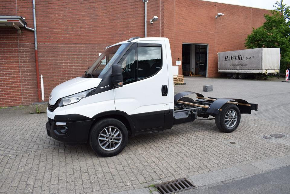 Iveco Daily 35 S21 3,0 Automatik Luftfederung Tempomat - Commercial vehicle: picture 2 Iveco Daily 35 S21 3,0 Automatik Luftfederung Tempomat - Commercial vehicle: picture 2