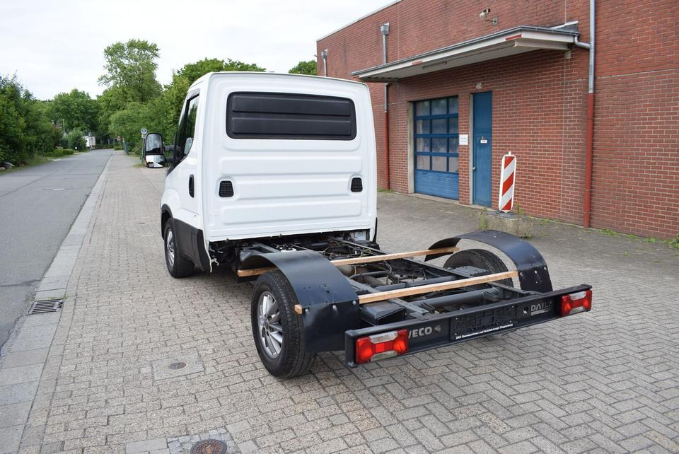 Iveco Daily 35 S21 3,0 Automatik Luftfederung Tempomat - Commercial vehicle: picture 5 Iveco Daily 35 S21 3,0 Automatik Luftfederung Tempomat - Commercial vehicle: picture 5