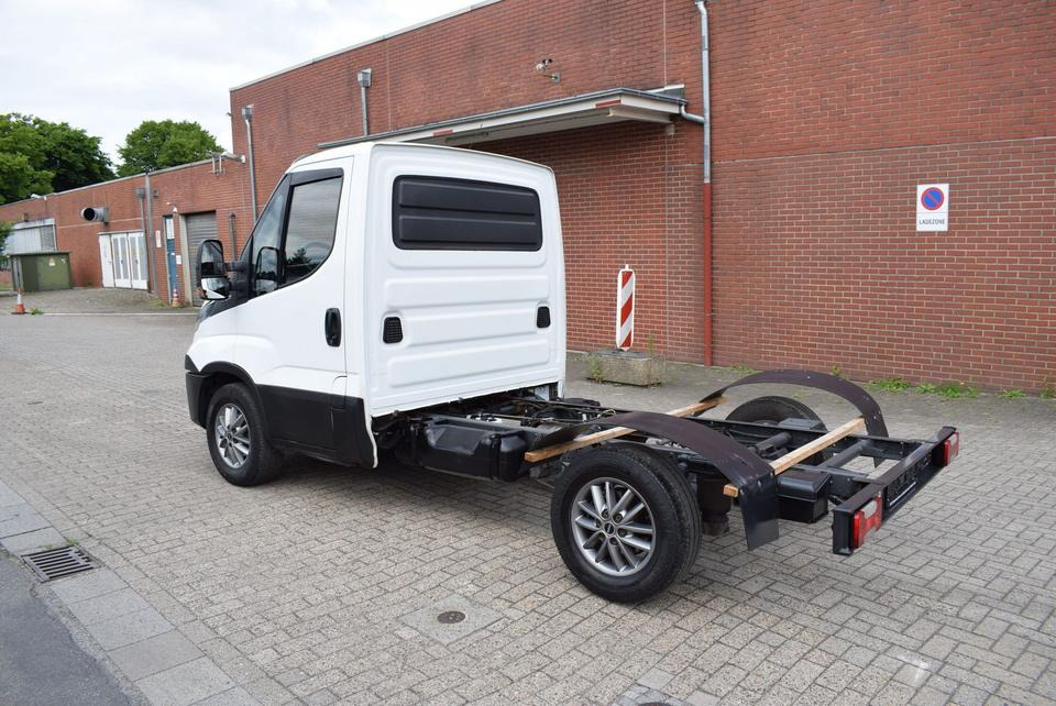 Iveco Daily 35 S21 3,0 Automatik Luftfederung Tempomat - Commercial vehicle: picture 4 Iveco Daily 35 S21 3,0 Automatik Luftfederung Tempomat - Commercial vehicle: picture 4