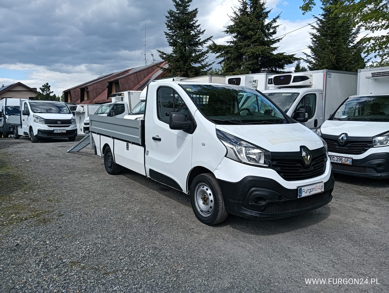 RENAULT TRAFIC SKRZYNIA PAKA Z NAJAZDAMI I PÓŁKAMI NR 689 - Open body delivery van: picture 3 RENAULT TRAFIC SKRZYNIA PAKA Z NAJAZDAMI I PÓŁKAMI NR 689 - Open body delivery van: picture 3