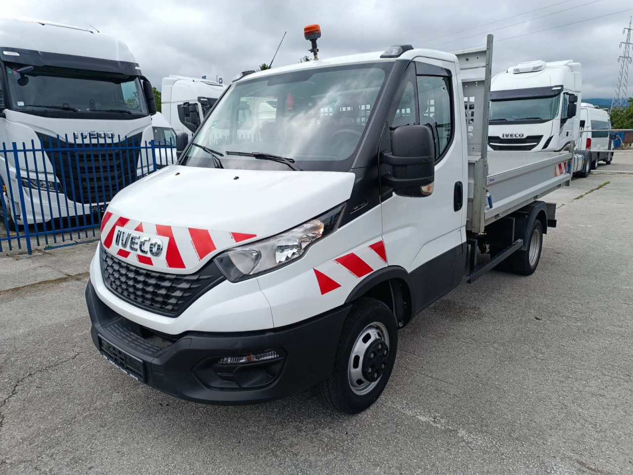IVECO Daily 35C14 - Tipper van: picture 1 IVECO Daily 35C14 - Tipper van: picture 1