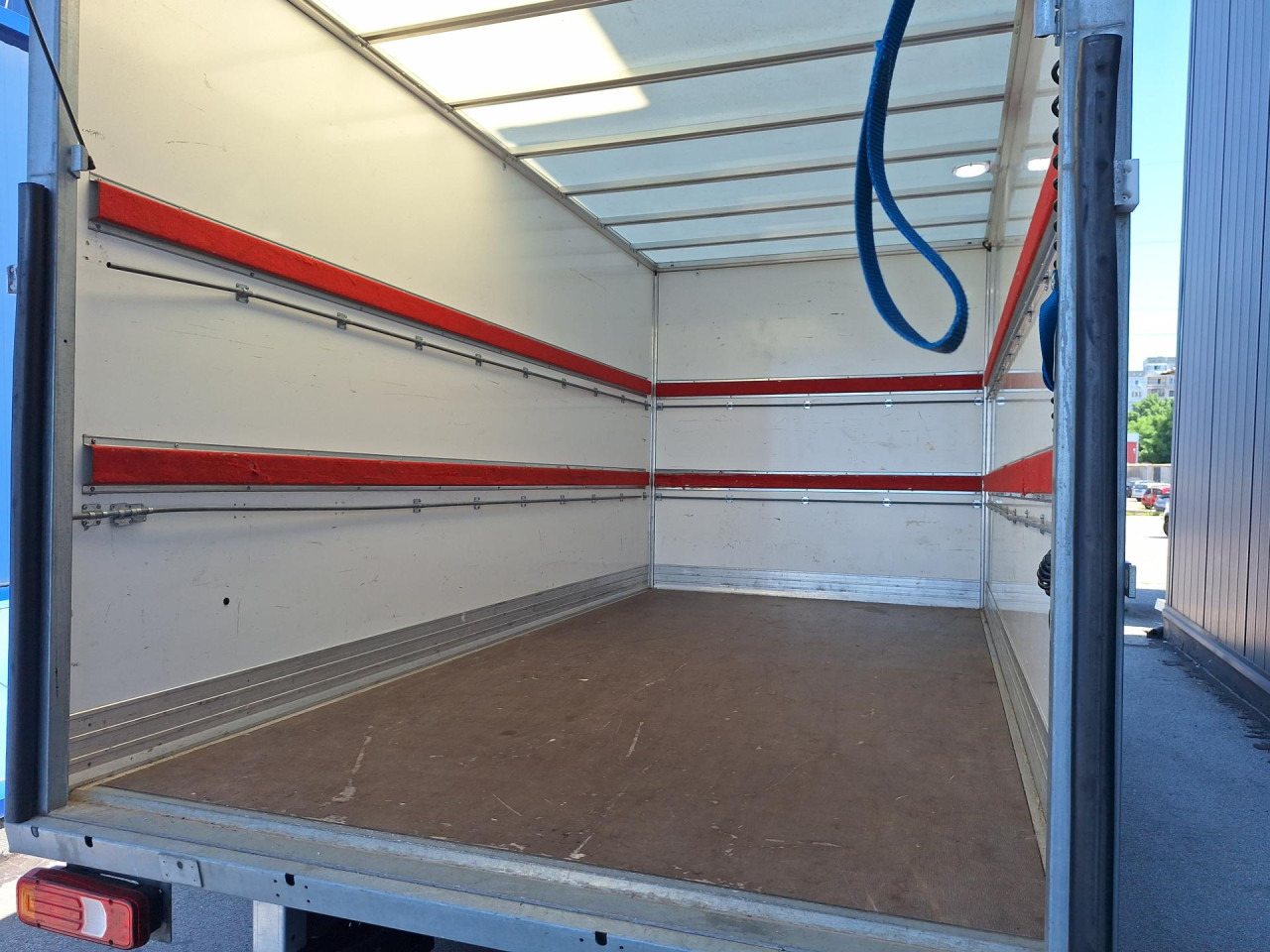 IVECO Daily 35 C 16 - Closed box van: picture 4 IVECO Daily 35 C 16 - Closed box van: picture 4