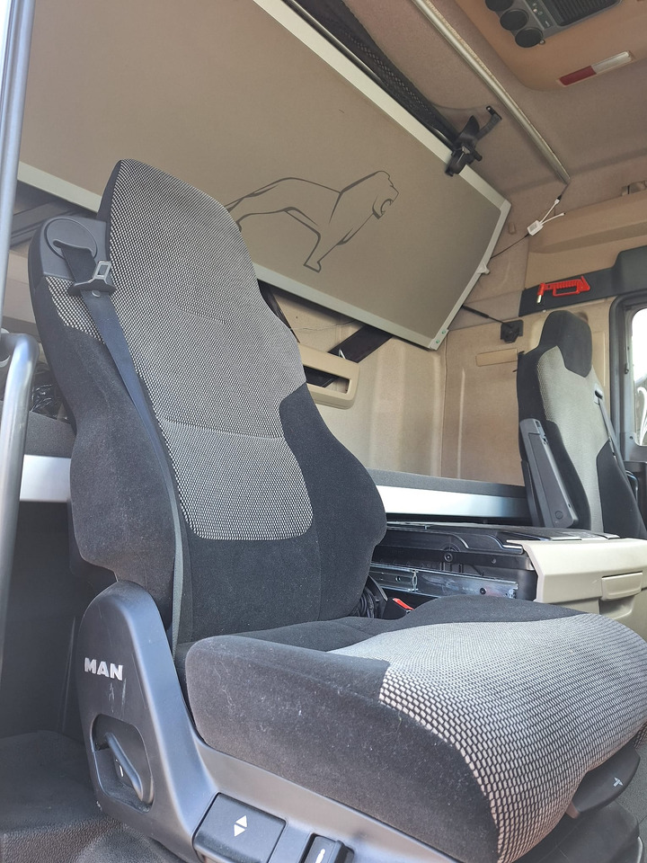 Tractor unit MAN TGX 18.460: picture 9