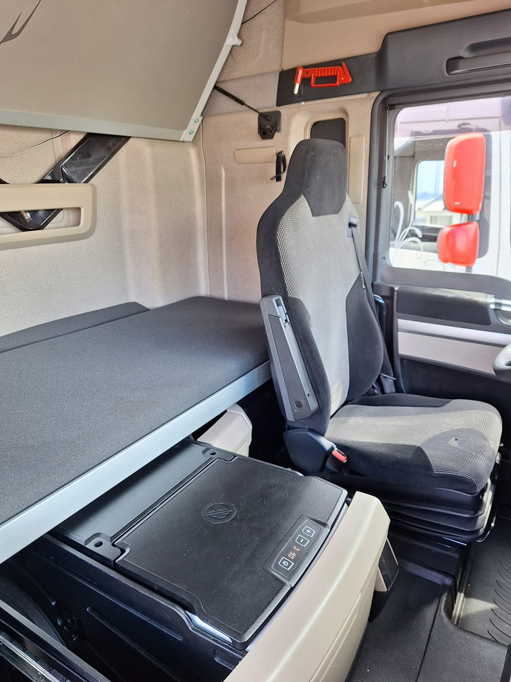 Tractor unit MAN TGX 18.460: picture 10