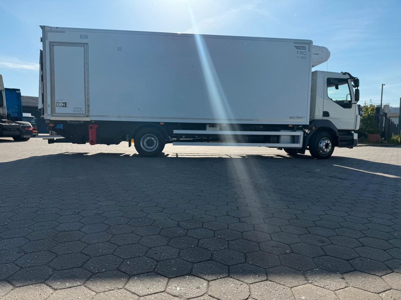 Volvo FL 42 R 240 +Thermoking T-880R+Kamera - Refrigerated truck: picture 2 Volvo FL 42 R 240 +Thermoking T-880R+Kamera - Refrigerated truck: picture 2