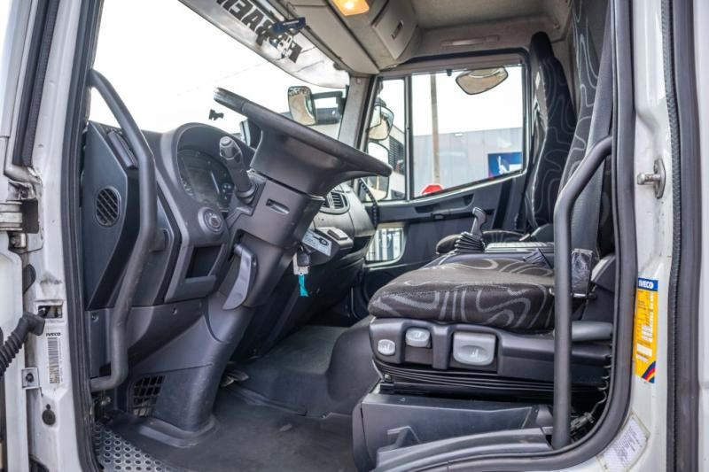Interior photo 1: Curtain side truck Iveco EUROCARGO 160E25