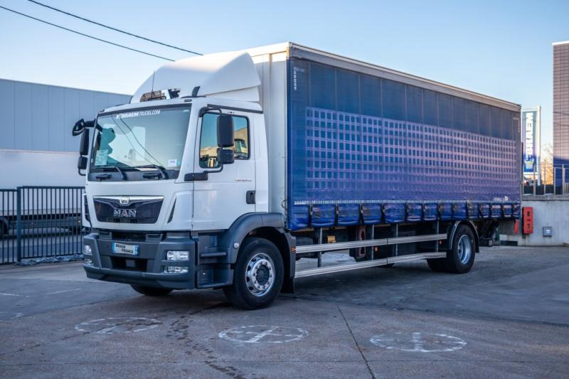 MAN TGM 18.340 BL+DHOLLANDIA - Curtain side truck: picture 1 MAN TGM 18.340 BL+DHOLLANDIA - Curtain side truck: picture 1