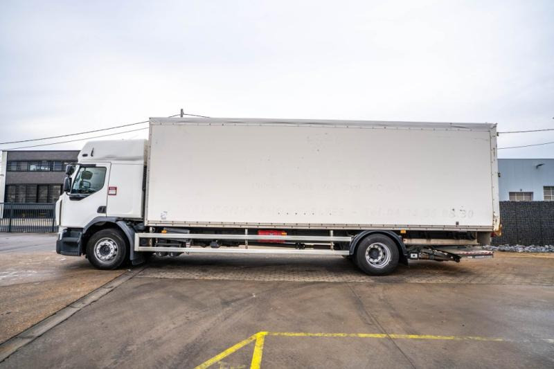 Renault D 19 280 WIDE + DHOLLANDIA 3 T. - Box truck: picture 2 Renault D 19 280 WIDE + DHOLLANDIA 3 T. - Box truck: picture 2