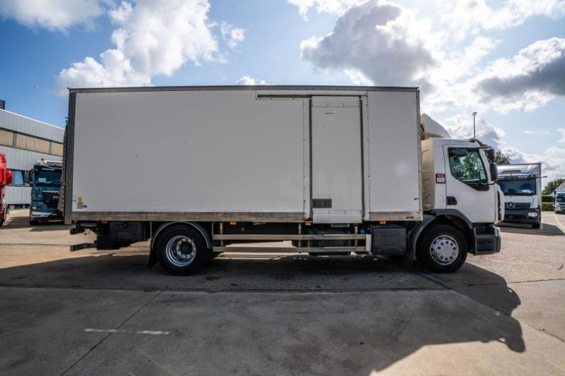 Renault D 19 WIDE 320 DXI +DHOLLANDIA 2t. - Box truck: picture 3 Renault D 19 WIDE 320 DXI +DHOLLANDIA 2t. - Box truck: picture 3