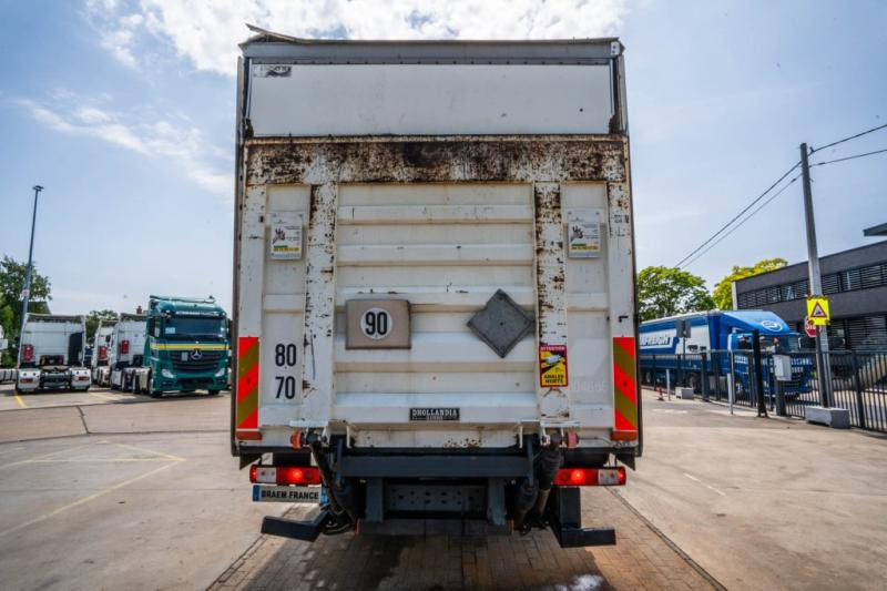 Renault PREMIUM 270 DXI +DHOLLANDIA 2.5T - Curtain side truck: picture 5 Renault PREMIUM 270 DXI +DHOLLANDIA 2.5T - Curtain side truck: picture 5