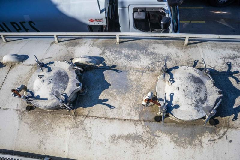 Tanker truck for transportation of food Renault PREMIUM 320 DXI+CITERNE ALIMENTAIRE ( engine problem): picture 5