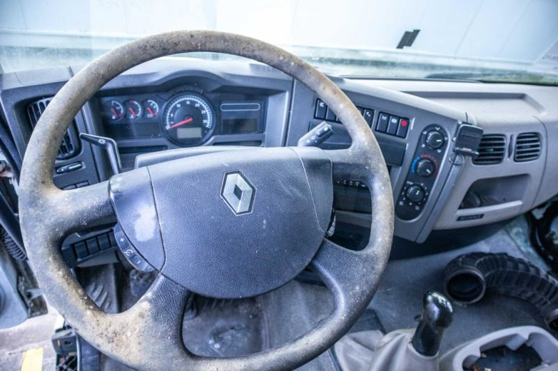 Interior photo 2: Tanker truck for transportation of food Renault PREMIUM 320 DXI+CITERNE ALIMENTAIRE ( engine problem)