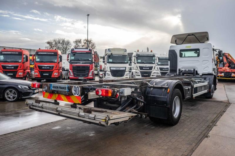 Renault PREMIUM D WIDE 320 DXI - Container transporter/ Swap body truck: picture 3 Renault PREMIUM D WIDE 320 DXI - Container transporter/ Swap body truck: picture 3