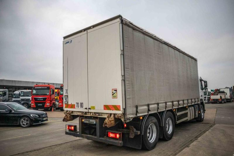 Volvo FM 330+10 pneus/tires-intarder - Curtain side truck: picture 3 Volvo FM 330+10 pneus/tires-intarder - Curtain side truck: picture 3