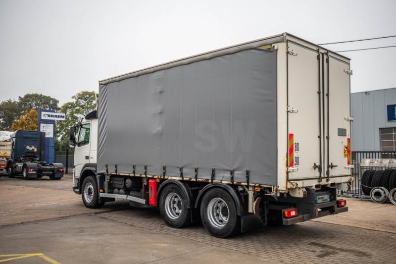 Volvo FM 330-6x2-E5+10 pneus/tires - Curtain side truck: picture 4 Volvo FM 330-6x2-E5+10 pneus/tires - Curtain side truck: picture 4