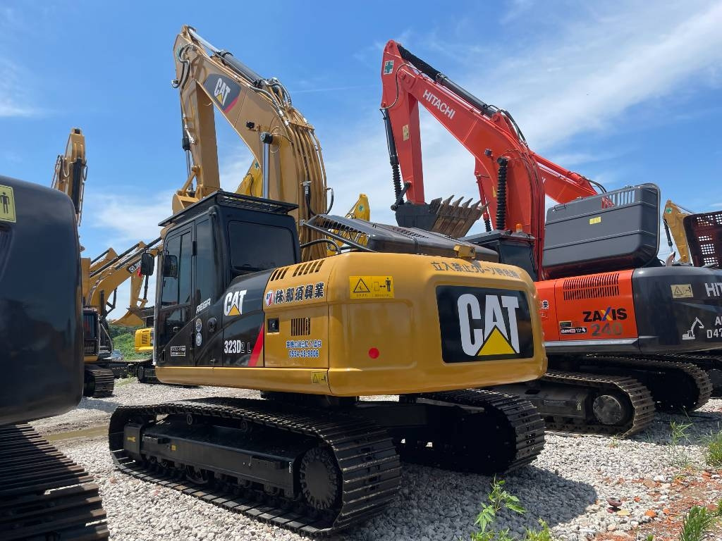 CAT 323D2 - Crawler excavator: picture 1 CAT 323D2 - Crawler excavator: picture 1