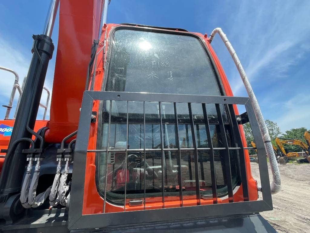 Doosan DX 300 - Crawler excavator: picture 4 Doosan DX 300 - Crawler excavator: picture 4