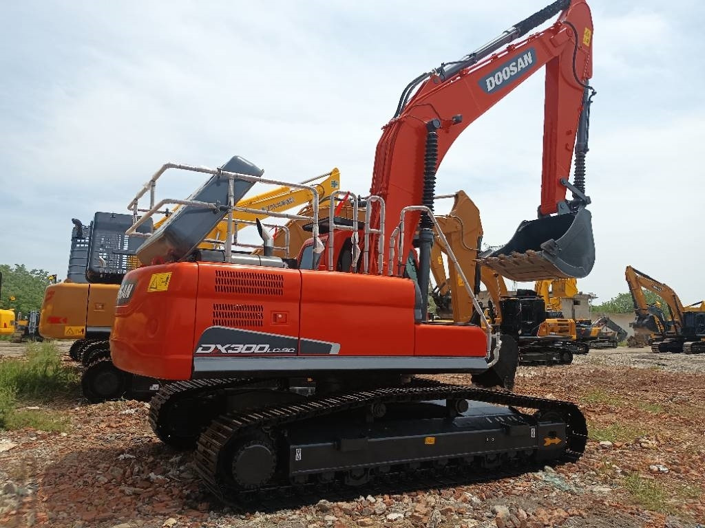 Doosan DX300LC - Crawler excavator: picture 1 Doosan DX300LC - Crawler excavator: picture 1
