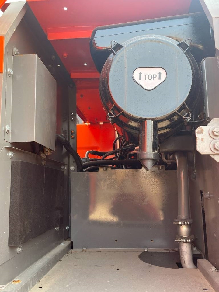 Hitachi ZX 210  - Crawler excavator: picture 2 Hitachi ZX 210  - Crawler excavator: picture 2