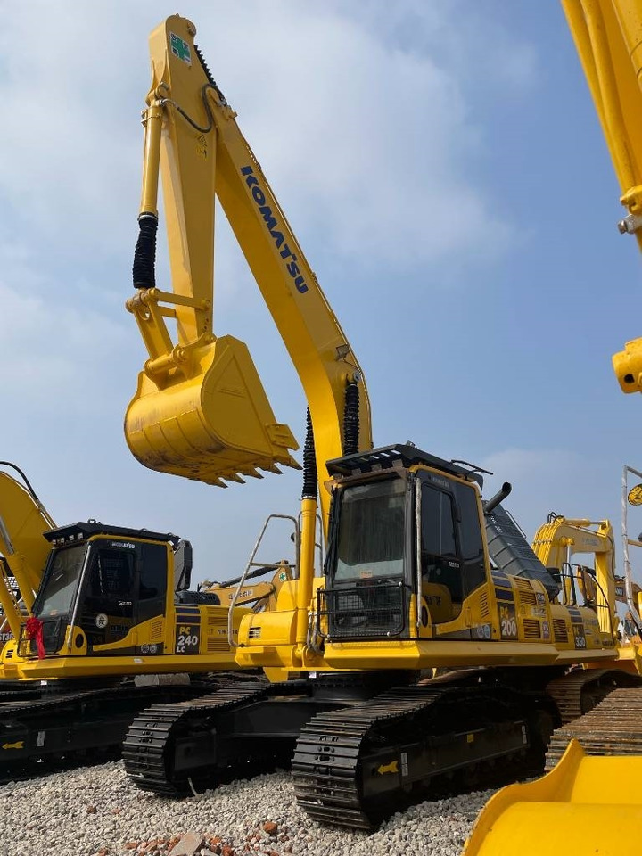 Komatsu PC 200  - Crawler excavator: picture 2 Komatsu PC 200  - Crawler excavator: picture 2