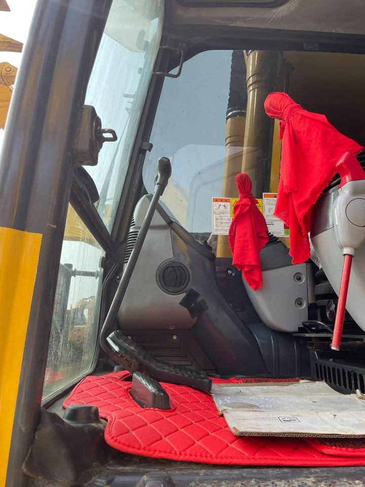 Komatsu PC 200  - Crawler excavator: picture 4 Komatsu PC 200  - Crawler excavator: picture 4