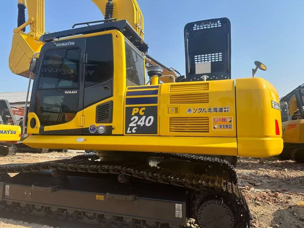 Komatsu PC 240 - Crawler excavator: picture 5 Komatsu PC 240 - Crawler excavator: picture 5