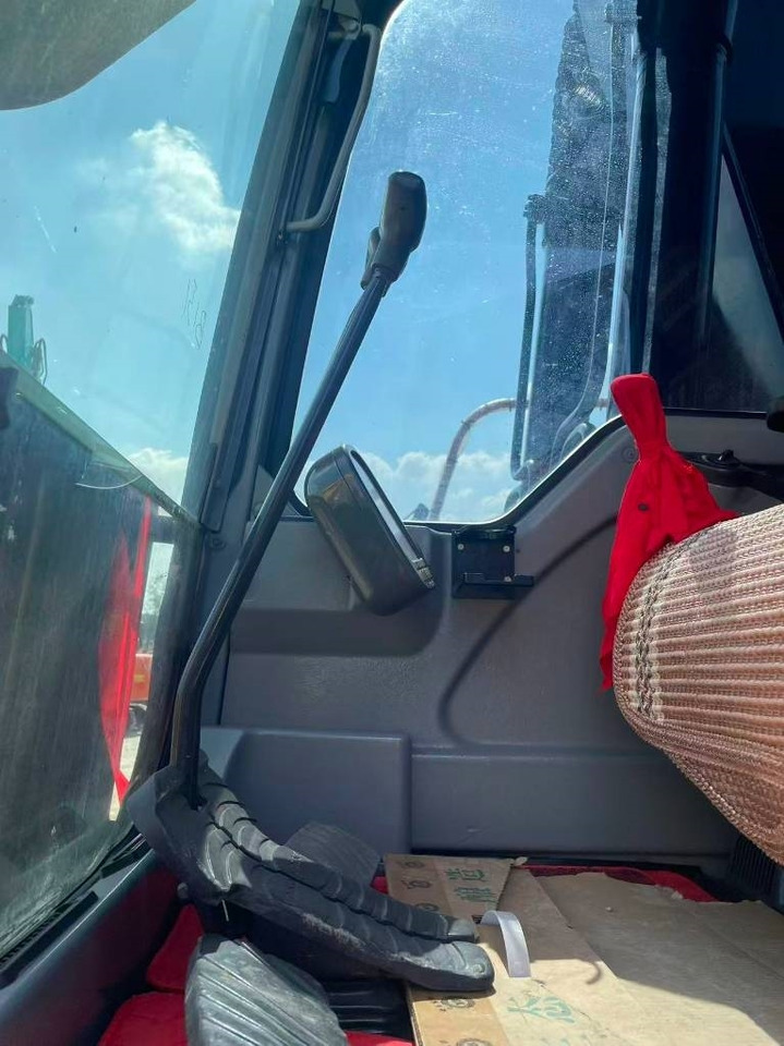 Volvo EC 240  - Crawler excavator: picture 5 Volvo EC 240  - Crawler excavator: picture 5