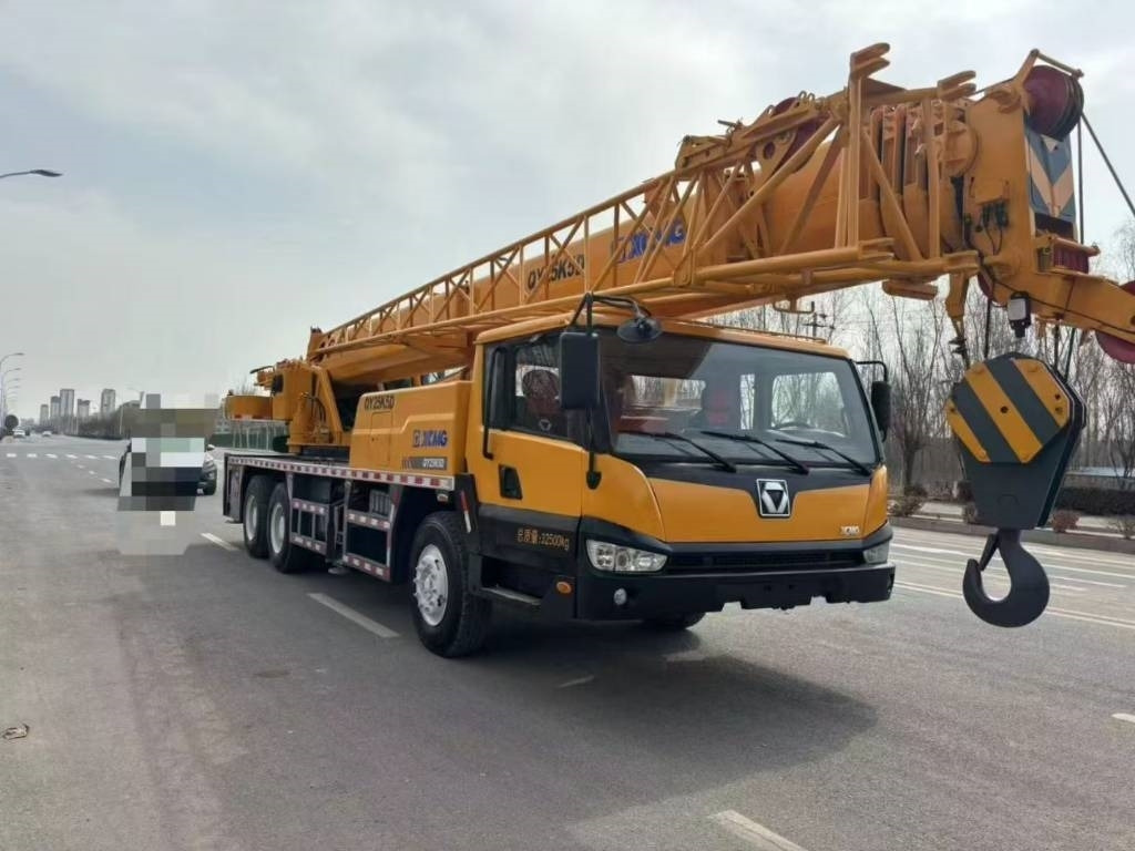 XCMG QY 25 K - All terrain crane: picture 3 XCMG QY 25 K - All terrain crane: picture 3