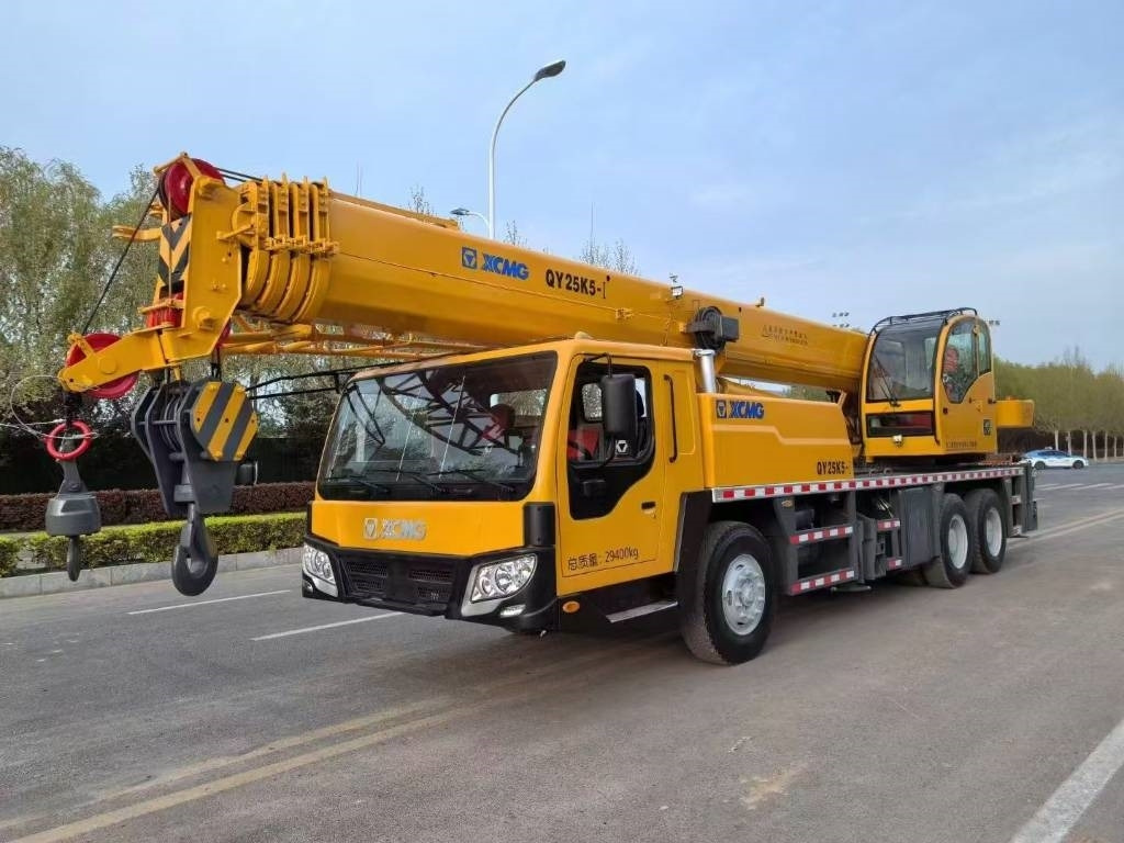 XCMG QY 25 K - All terrain crane: picture 2 XCMG QY 25 K - All terrain crane: picture 2