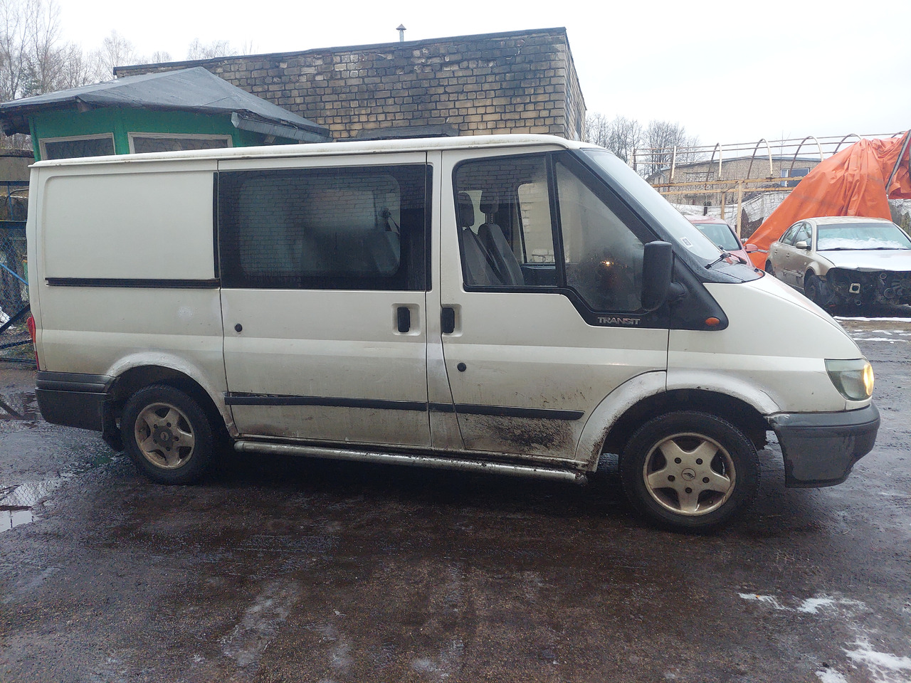 FORD - Crew cab van: picture 2 FORD - Crew cab van: picture 2