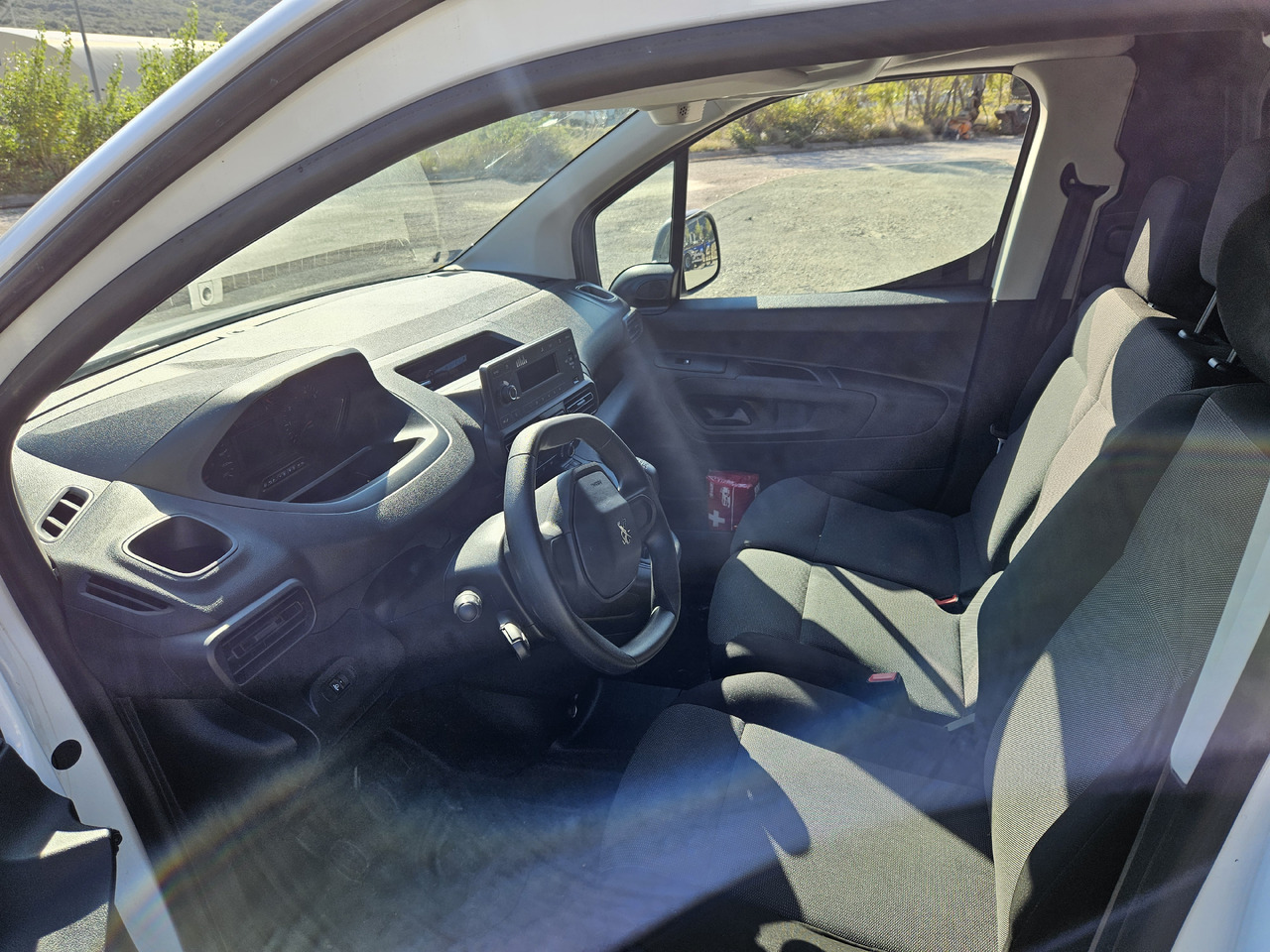 Peugeot Partner 1.5 Blue HDi 100 Premium L1 - Small van: picture 5 Peugeot Partner 1.5 Blue HDi 100 Premium L1 - Small van: picture 5
