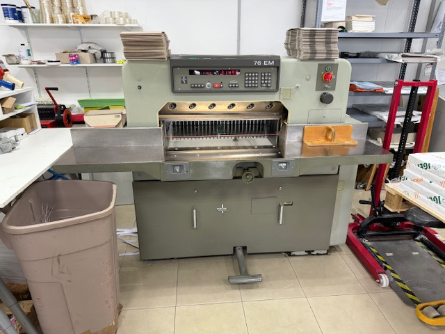 POLAR 76 EM - Paper cutting machine: picture 1 POLAR 76 EM - Paper cutting machine: picture 1