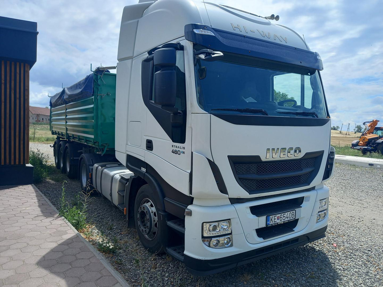 Iveco AS440T/P, 353kW, EURO 6 - Dropside/ Flatbed truck: picture 2 Iveco AS440T/P, 353kW, EURO 6 - Dropside/ Flatbed truck: picture 2