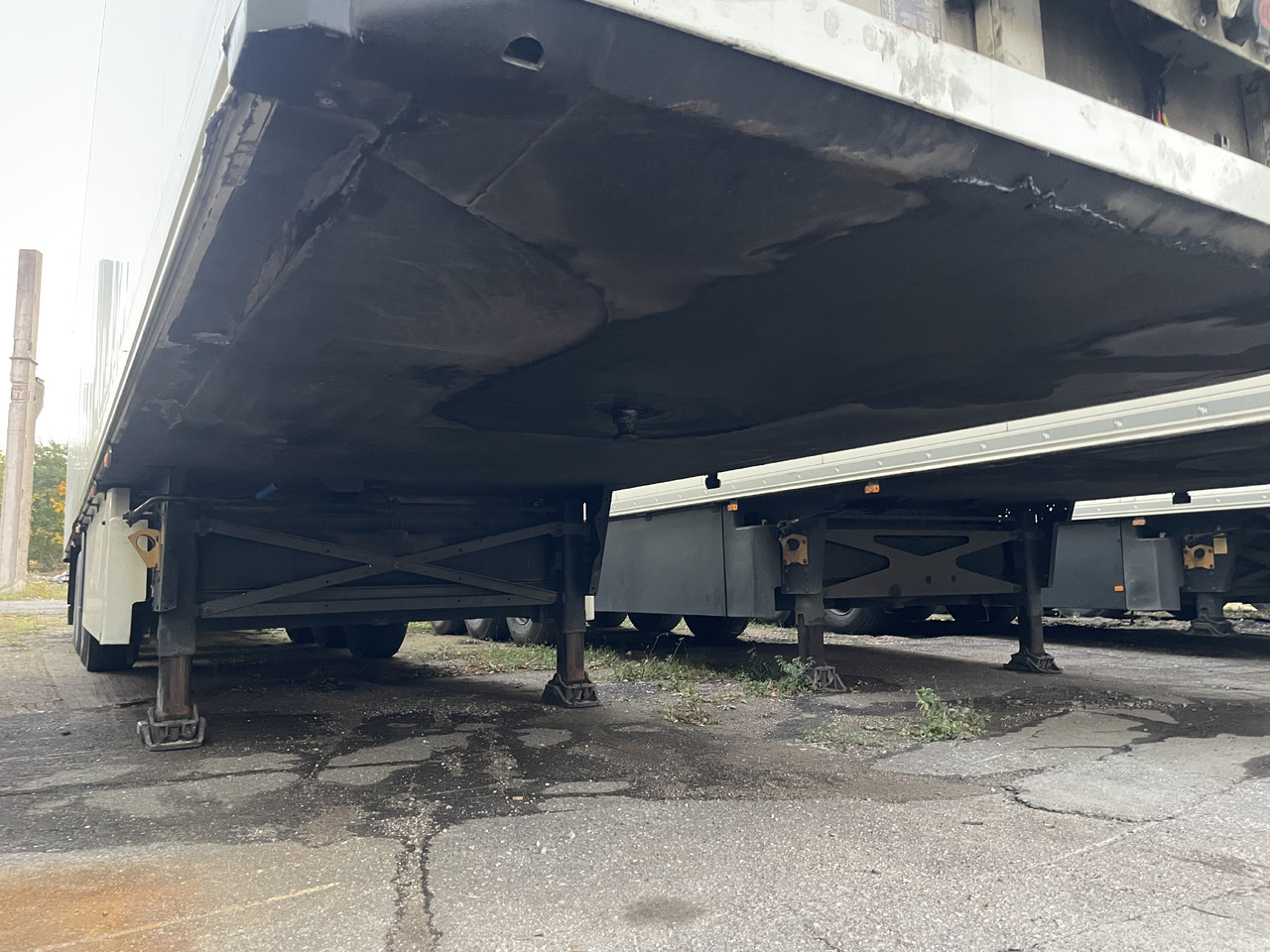 Refrigerated semi-trailer SCHMITZ SKO24 with meat hooks and 2 zone freezer: picture 14 Refrigerated semi-trailer SCHMITZ SKO24 with meat hooks and 2 zone freezer: picture 14
