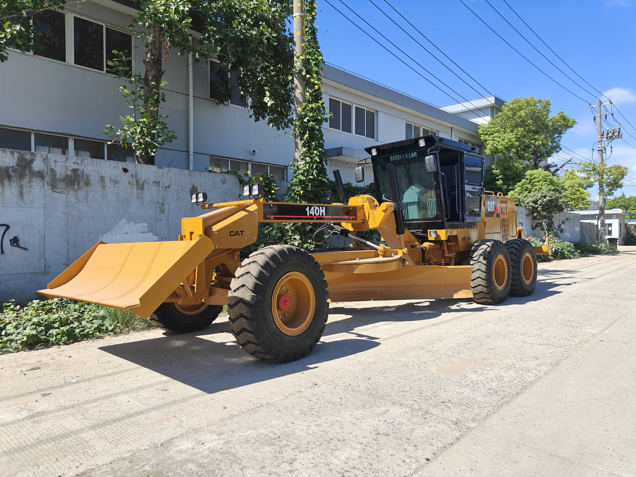 CATERPILLAR 140h with blade used cat motor grader 140k 140h 140g - Grader: picture 1 CATERPILLAR 140h with blade used cat motor grader 140k 140h 140g - Grader: picture 1