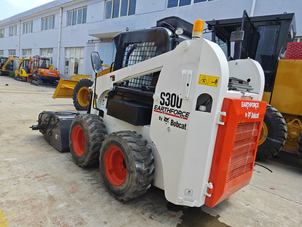 Bobcat S300 - Skid steer loader: picture 1 Bobcat S300 - Skid steer loader: picture 1