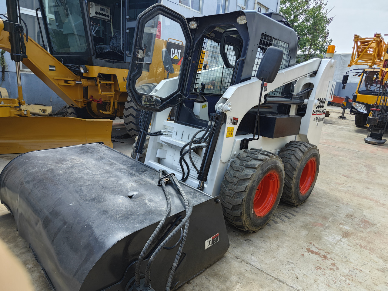 Bobcat S300 - Skid steer loader: picture 2 Bobcat S300 - Skid steer loader: picture 2