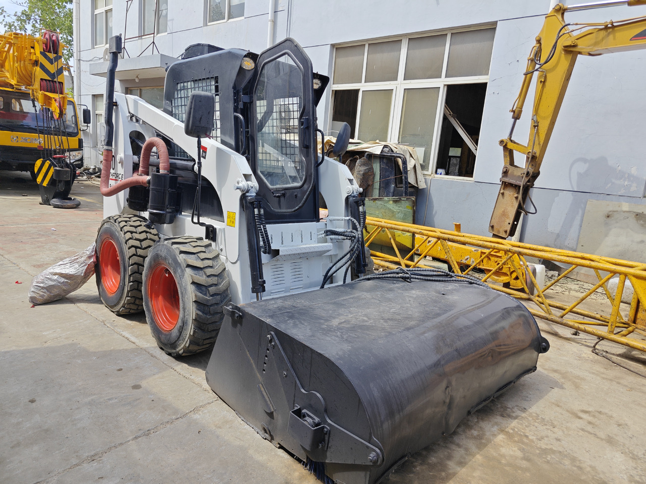 Bobcat S300 - Skid steer loader: picture 3 Bobcat S300 - Skid steer loader: picture 3