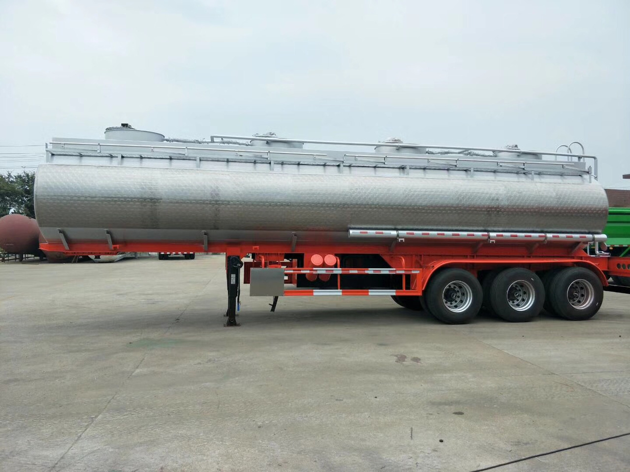 JSIE JSIE9400FT - Tanker semi-trailer: picture 2 JSIE JSIE9400FT - Tanker semi-trailer: picture 2