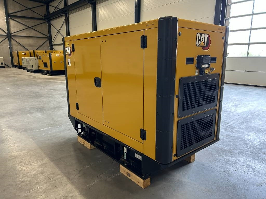 CAT DE33E0 - 33 kVA Generator - DPX-18004 - Generator set: picture 2 CAT DE33E0 - 33 kVA Generator - DPX-18004 - Generator set: picture 2