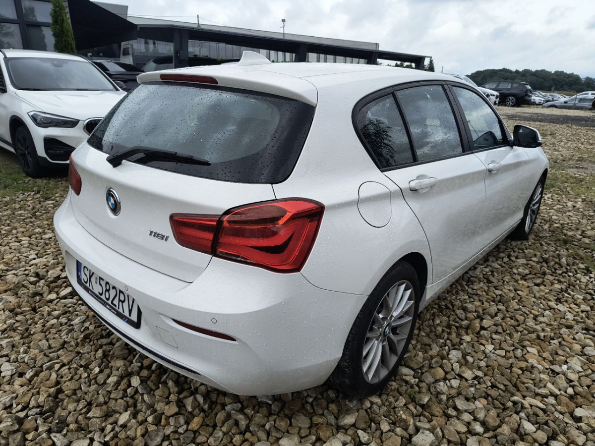 BMW 118i GPF Sport Line HATCHBACK - Hatchback: picture 3 BMW 118i GPF Sport Line HATCHBACK - Hatchback: picture 3