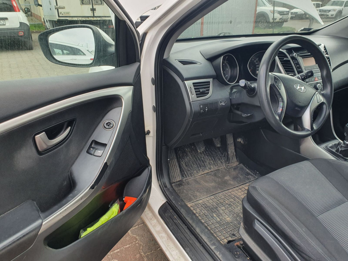 HYUNDAI I30 HATCHBACK - Hatchback: picture 5 HYUNDAI I30 HATCHBACK - Hatchback: picture 5